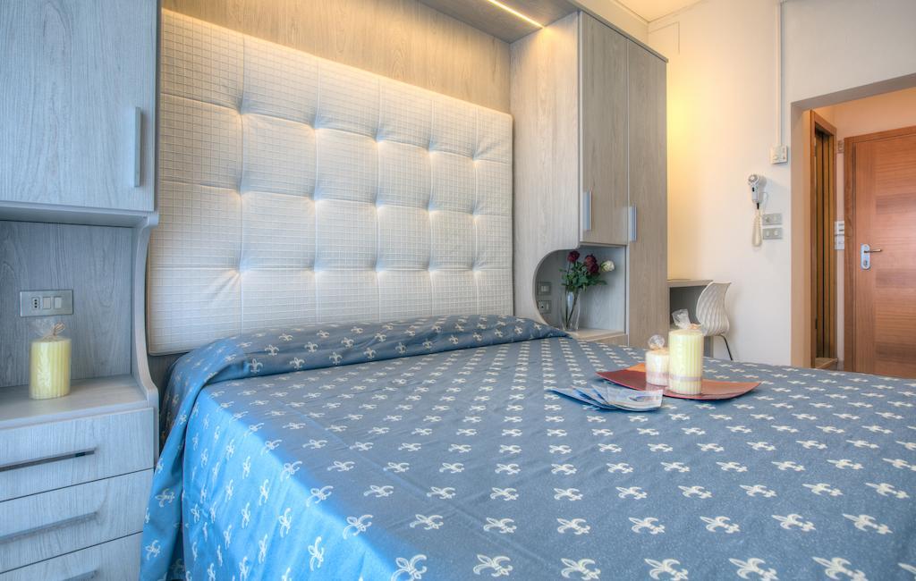 Hotel Olympia Gabicce Mare Oda fotoğraf