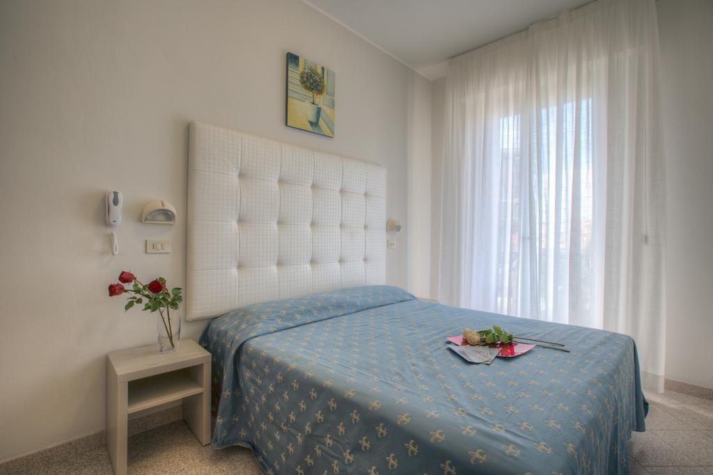 Hotel Olympia Gabicce Mare Oda fotoğraf