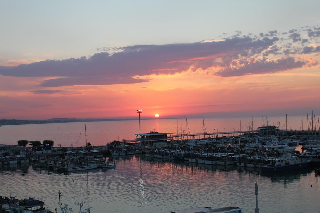 Hotel Olympia Gabicce Mare Oda fotoğraf